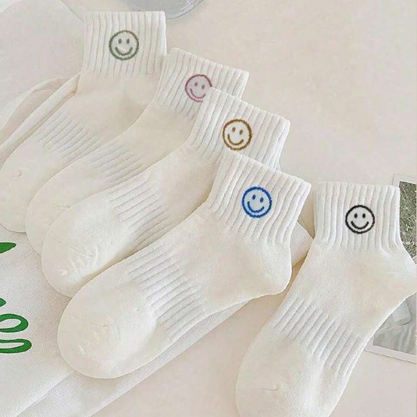 5pcs Women Simple Smile Face White Short Socks, Comfortable Sports Socks Suitable For All Seasons, Breathable, Odor Resistant, Elastic & Soft, Solid Color, Casual Wear, Yoga, Daily & Holiday Wear